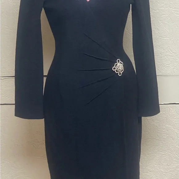 St. John Black Long Sleeve Dress with Brooch - Picture 6 of 7